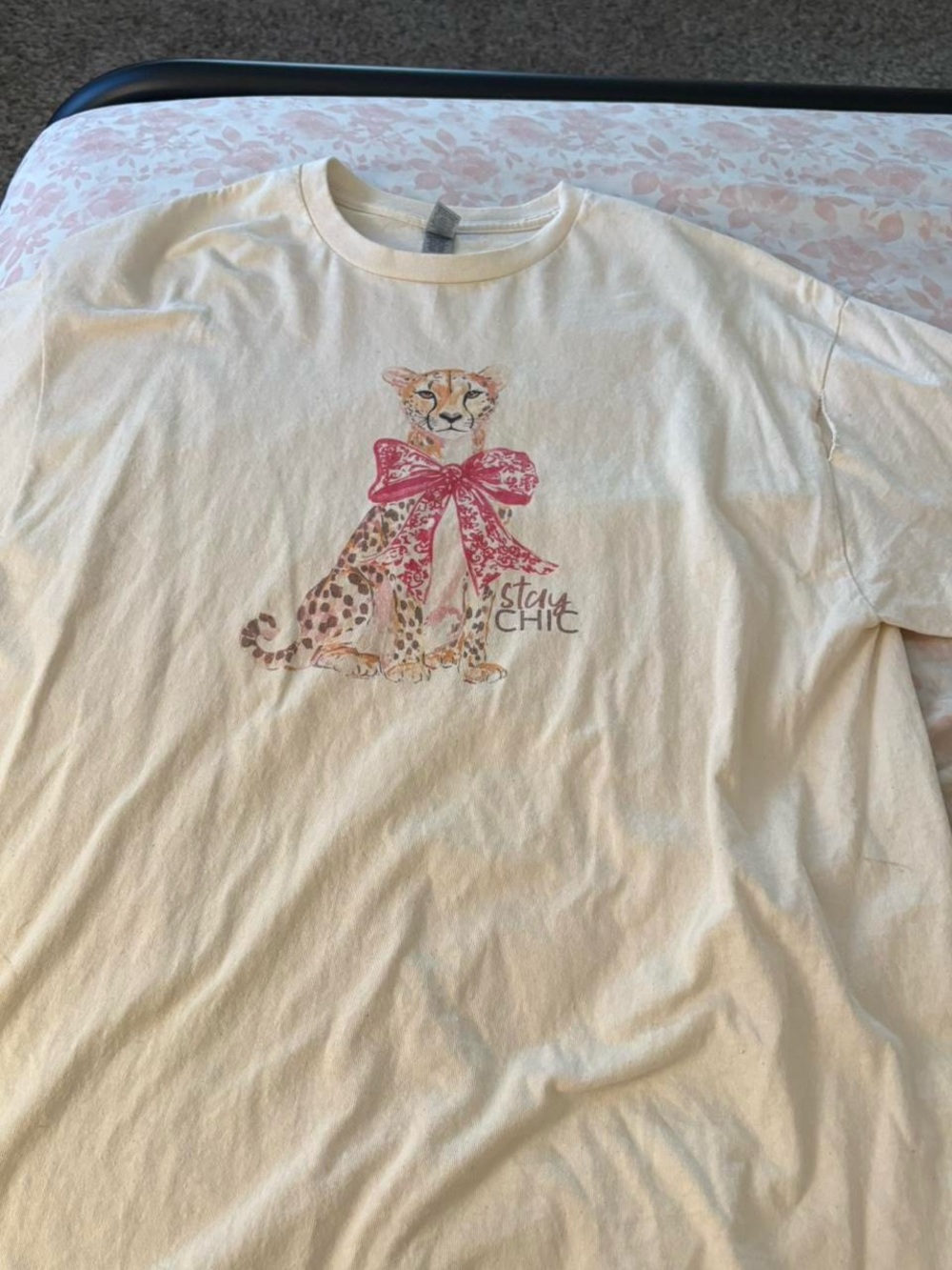 Stay Chic Graphic Tee - Cream with Pink Bow